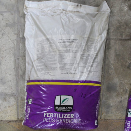 fertlilizer and herbicide mix for lawn