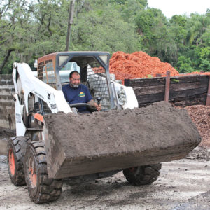 fill dirt and top soil in Town ’n' Country FL